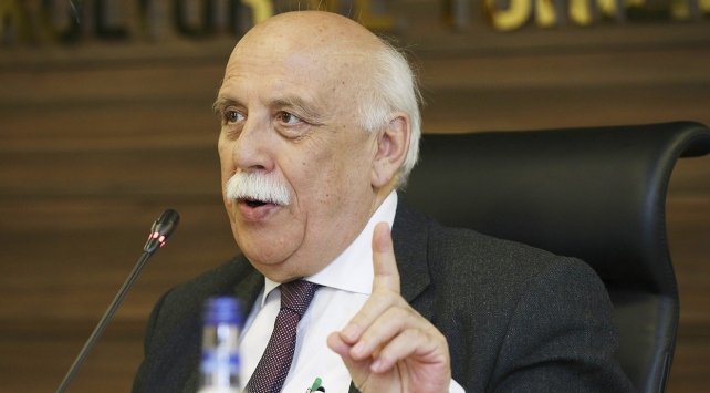 'Tiyatro toplumun kültürel hafızasını canlı tutar'